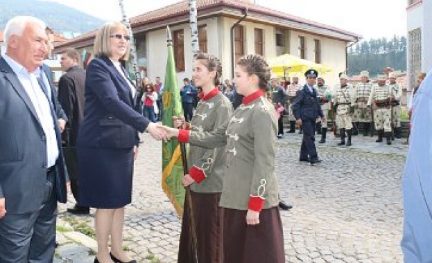 Клисурци напоиха с кръвта си земята и от нея поникна чудният плод на свободата