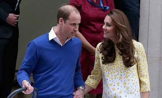 Кейт и Уилям показаха новото кралско бебе /видео/