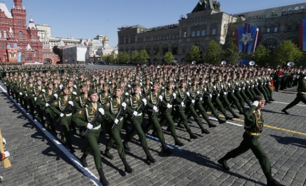 16 500 военни и 200 единици техника на парада в Москва 