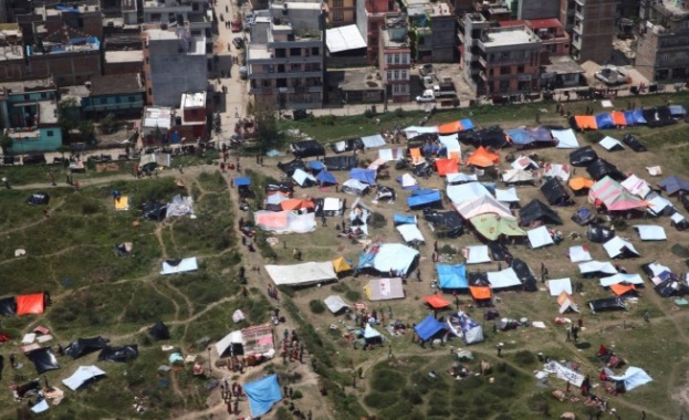 Жертвите в Непал надхвърлиха 7500 души. Помощта не стига 