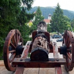 Синоним няма. А робство има ли?