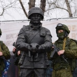 В Русия откриха първия паметник, посветен на вежливите хора