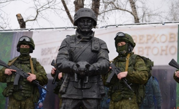 В Русия откриха първия паметник, посветен на вежливите хора