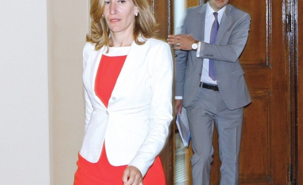 Министър Ангелкова и Марк Жирардели ще обсъдят с бизнеса и местната власт приключилия зимен сезон 