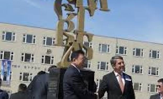 Плевнелиев откри първия в Монголия паметник на кирилицата