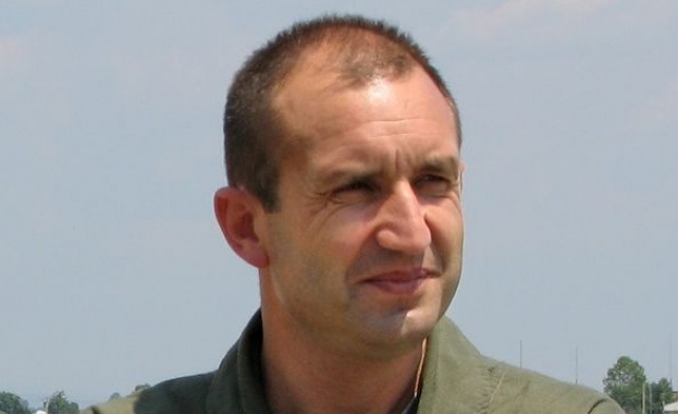 Генерал-майор Румен Радев  е подал рапорт за освобождаване от военна служба  