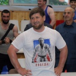 Кадиров се премени с тениска с лика на Путин 