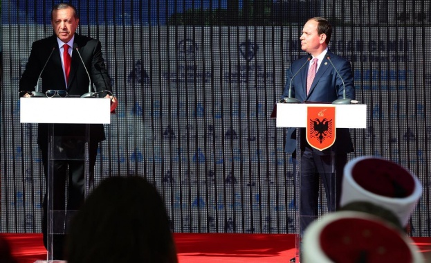 Турция строи в Тирана най-голямата джамия на Балканите 