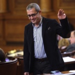 Проблемът на г-н Цонев са очилата, пък истинската му драма е, че той се пише православен и тежко религиозен 