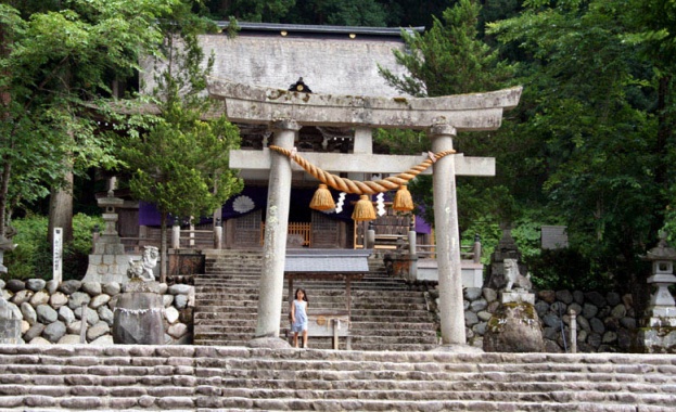 Вдигат будистки храм в България 