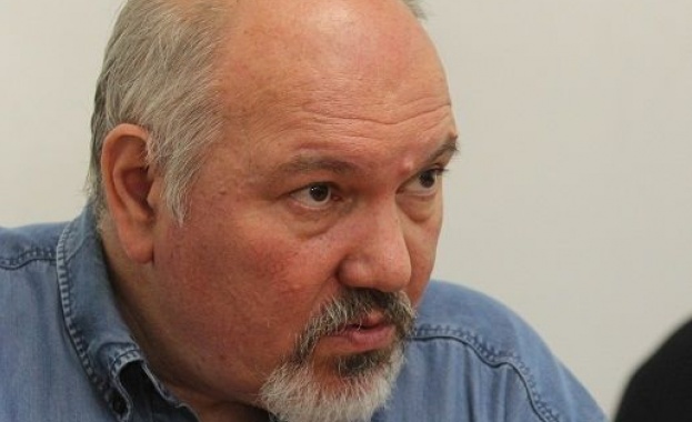 Изборен туризъм сред руини от държава