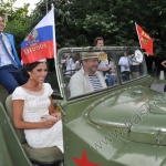 Балът на Езиковата: Стил, феерия и руски военен джип