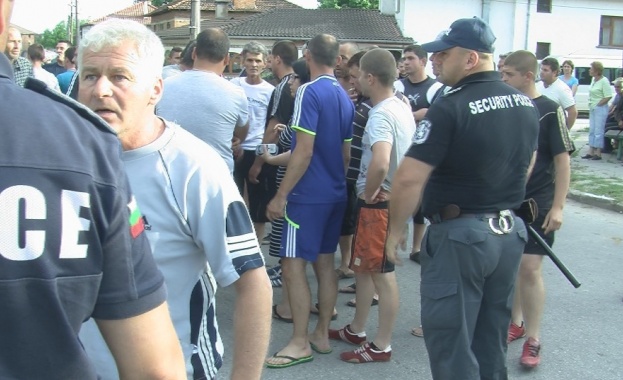 Жителите на ромската махала в Гърмен се вдигат на бунт