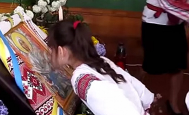 Близо 30 деца в Западна Украйна припаднаха, молейки се за мир