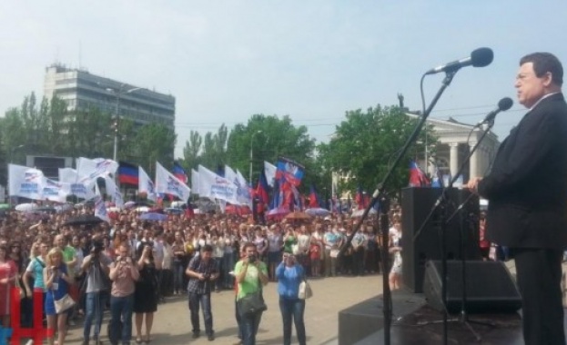 Траурният митинг в Донецк събра близо седем хиляди граждани