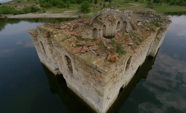 Уникална българска църква под водата