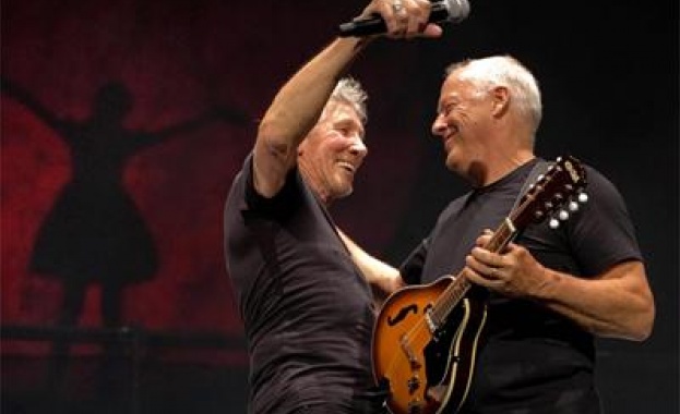 Роджър Уотърс и Ник Мейсън откриха паметна плоча в завършеното от тях висше учебно заведение 