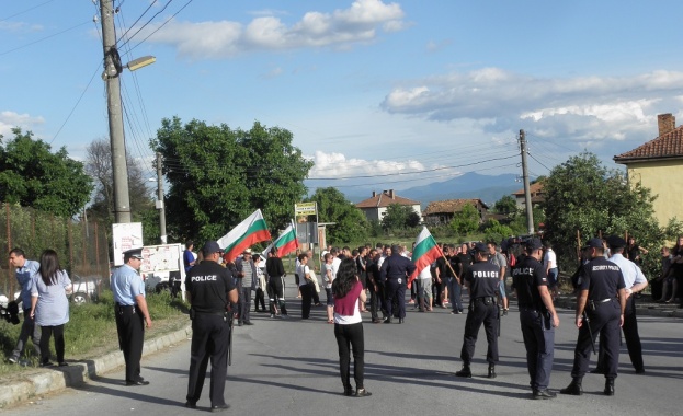 Задържаха водач на протеста в Гърмен 