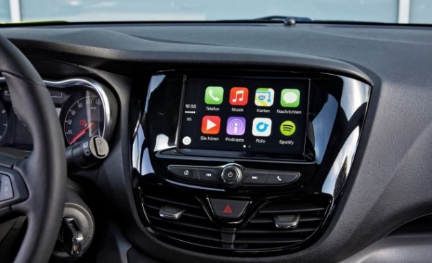 Astra ще е първата кола с Android и Apple CarPlay