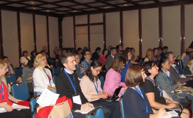 Управлението на интернет не е регулация, а начин, по който интернет общността координира работата на мрежата