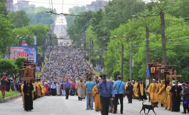 В Русия започна 150-километрово литийно шествие с участието на 100 хил. вярващи