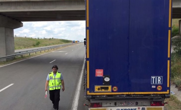 Турски шофьор засне служител на ДАИ, който взима подкуп (видео)