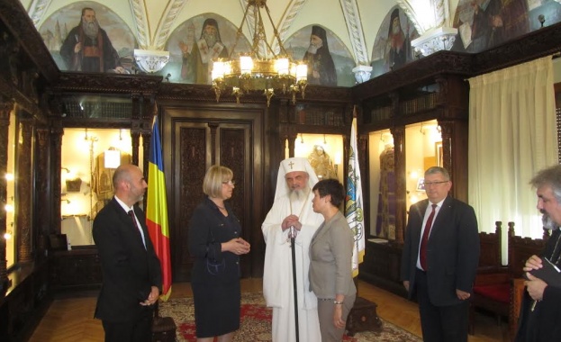 Цачева разговаря с румънския патриарх Даниел