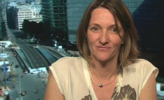 Жена роди чрез яйцеклетка, замразена в детските й години