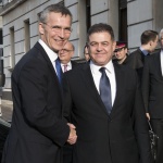 Хибридният министър