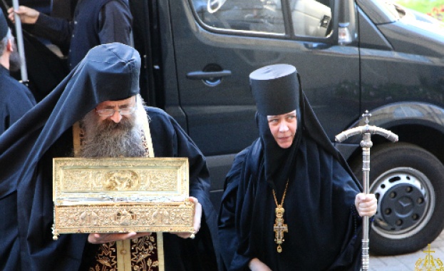 Сляпа жена прогледна пред вощите на Свети Великомъченик Георги в Санкт Птербург 