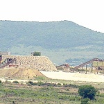 Незаконни кариери вадят чакъл и камък