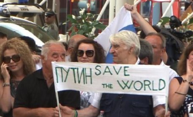 Италианци: „Путин, спаси света!“