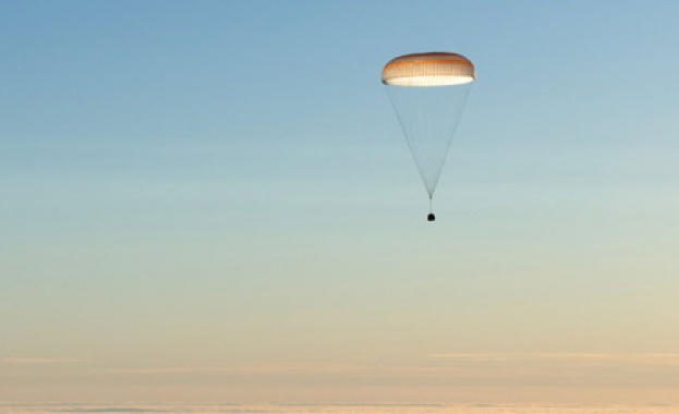 Руснак, американец и италианка се върнаха благополучно на Земята след космическо пътешествие