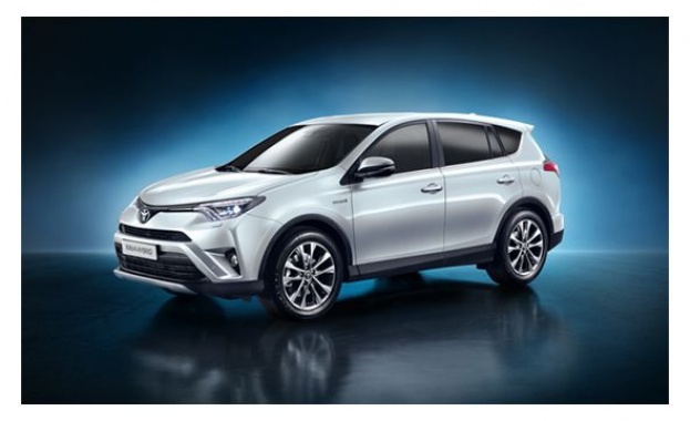 RAV4 Hybrid AWD ще измине първите си километри на българския пазар през октомври
