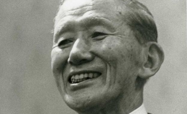 Децата се учат да се усмихват от родителите си