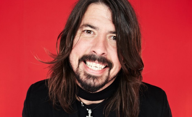 Фронтменът на Foo Fighters се потроши на концерт 