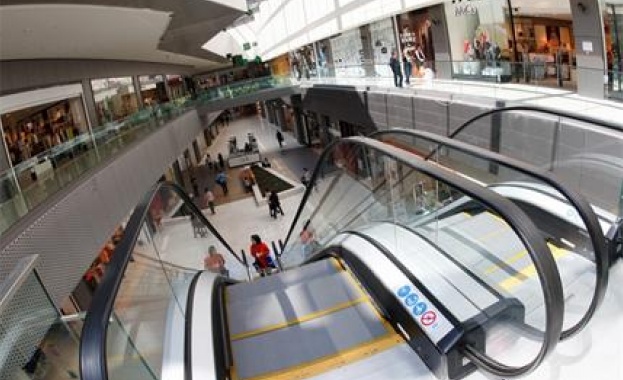 В моловете разбиват коли на паркинга, джебчии дебнат вътре