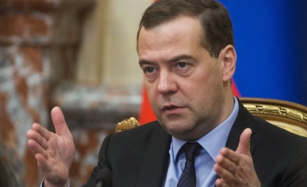 Медведев: Ако кредитът на Украйна от Москва е подкуп, то заемът от МВФ е мащабна кражба