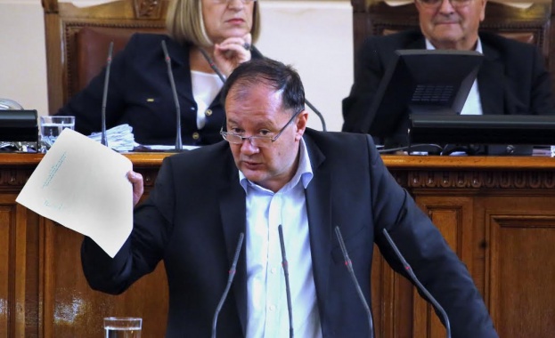 Социалисти се вдигат на бунт срещу Миков 