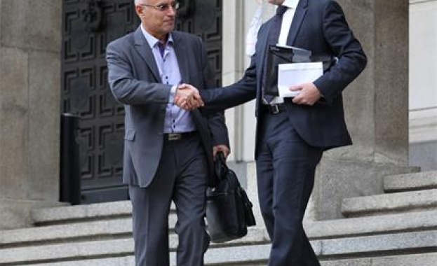 Фаворитът за гуверньор Димитър Радев на среща в БНБ