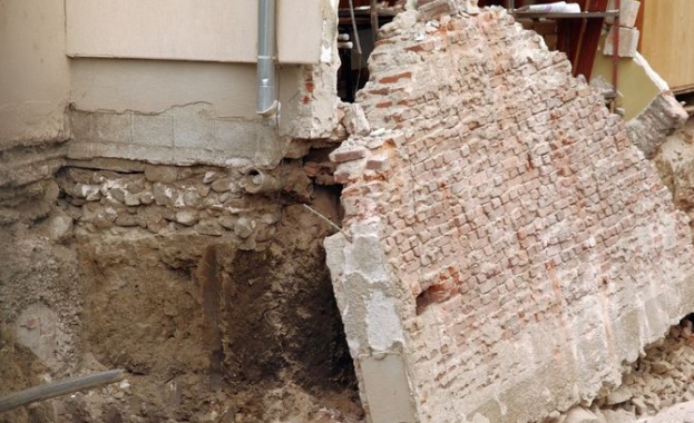 Срути се стена в Природо-математическата гимназия