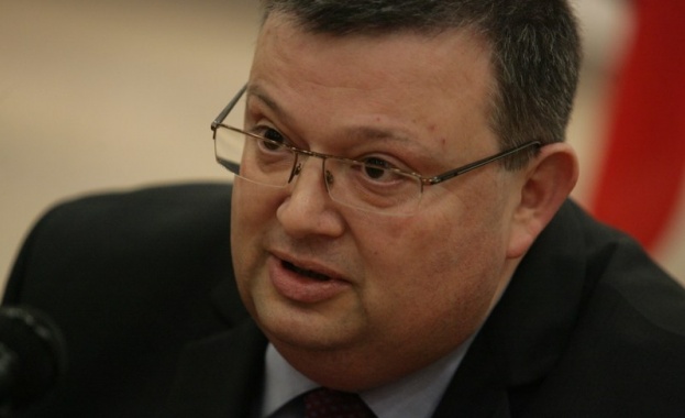 Цацаров проговори: Няма от какво да се срамувам, срещата в ЦУМ не е нерегламентирана