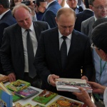 Путин обеща $1 млн. от личния си фонд в подкрепа на детската литература