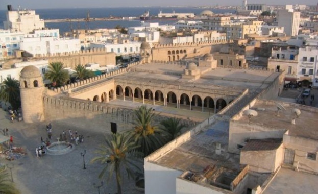 Тунизийските власти затварят 80 джамии на салафити 