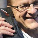 Почина бащата на SMS-а 