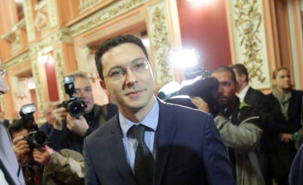 „Хибридната“ война и циркът около нея