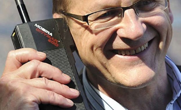 Почина бащата на SMS-а 