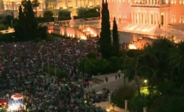 Гърция протестира в подкрепа на исканията на кредиторите /видео/
