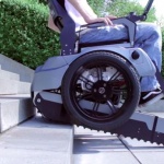 Създадоха инвалиден стол, който изкачва стълби