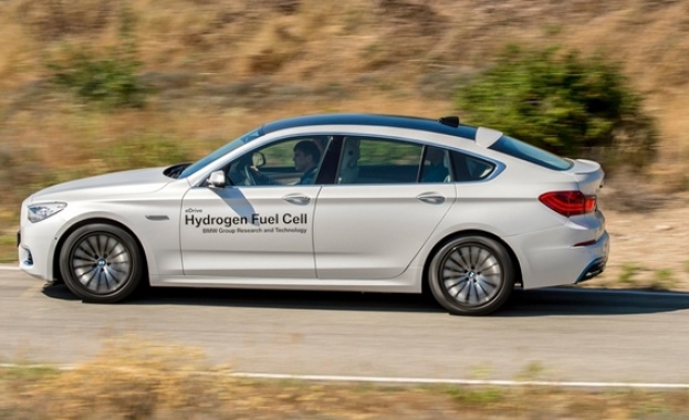 BMW показа два водородни прототипа